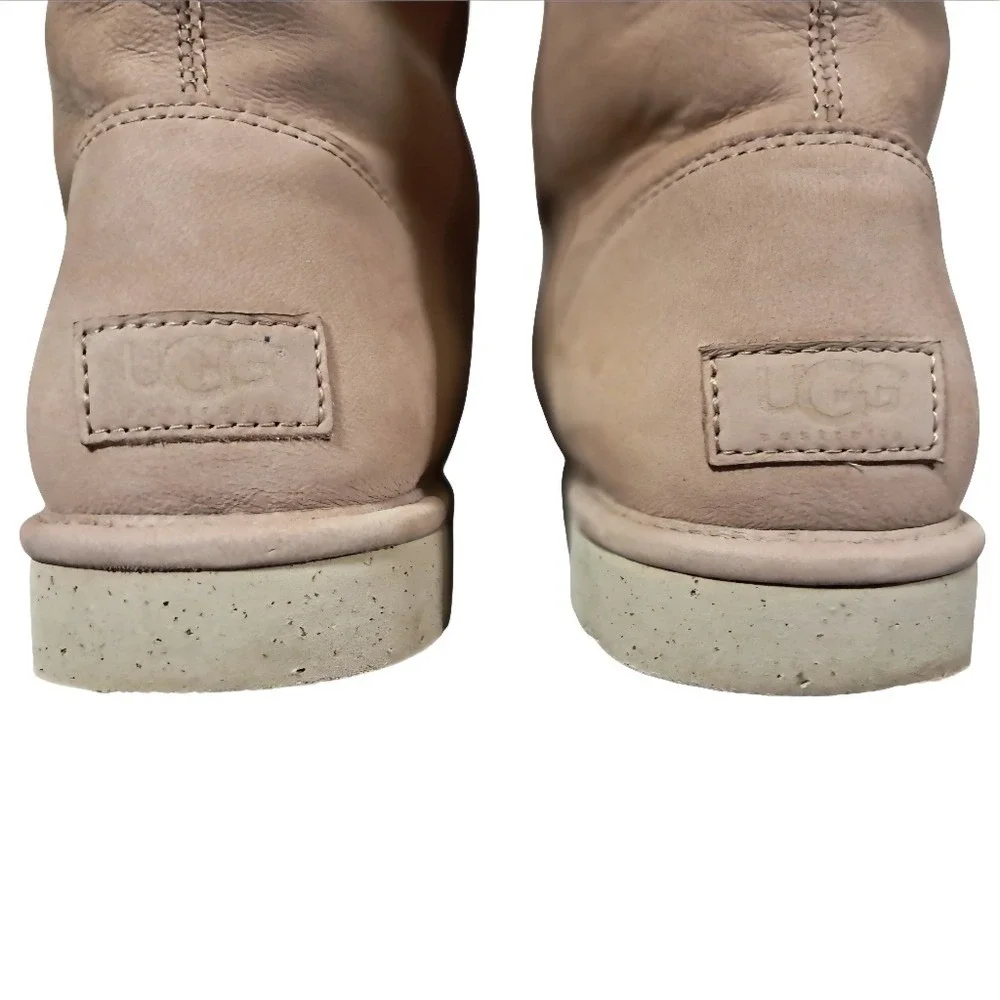 UGG Australia Women's Sheepskin Lined Boots‎ Size 9